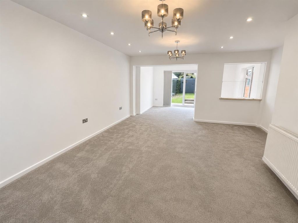 Property photo 2 of 11 3