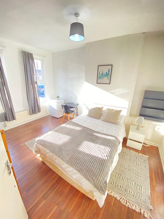 Property photo 1 of 3 Room