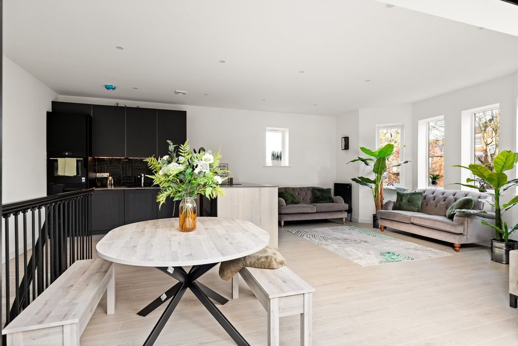 Property photo 2 of 25