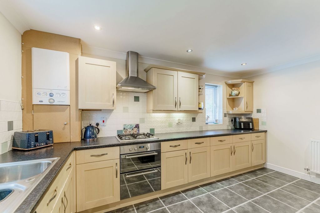 Property photo 2 of 36