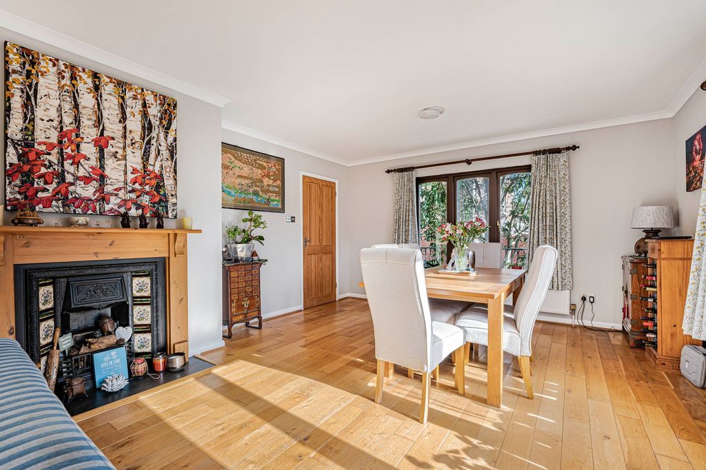 Property photo 3 of 28