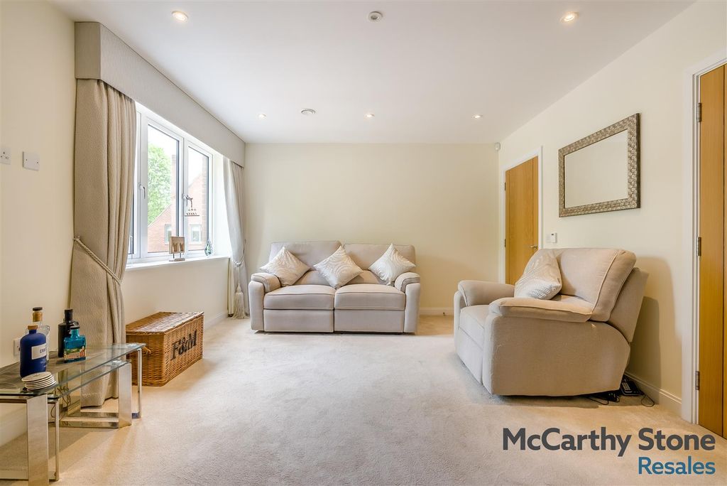 Property photo 3 of 31 8688959-Interior06.Jpg