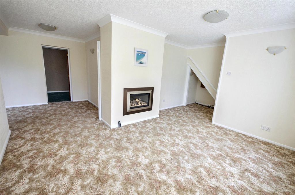 Property photo 2 of 15 Lounge