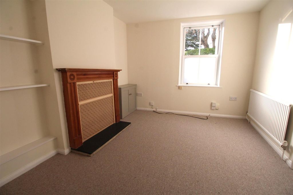 Property photo 2 of 13 Lounge New.Jpg