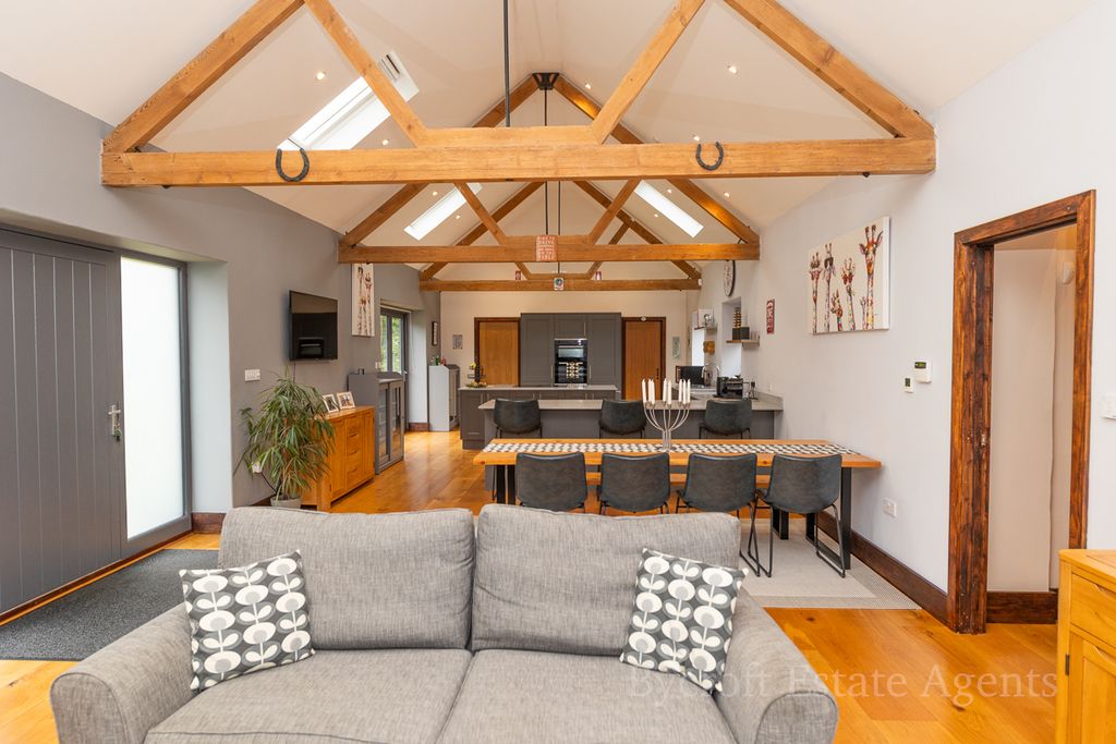 Property photo 3 of 27