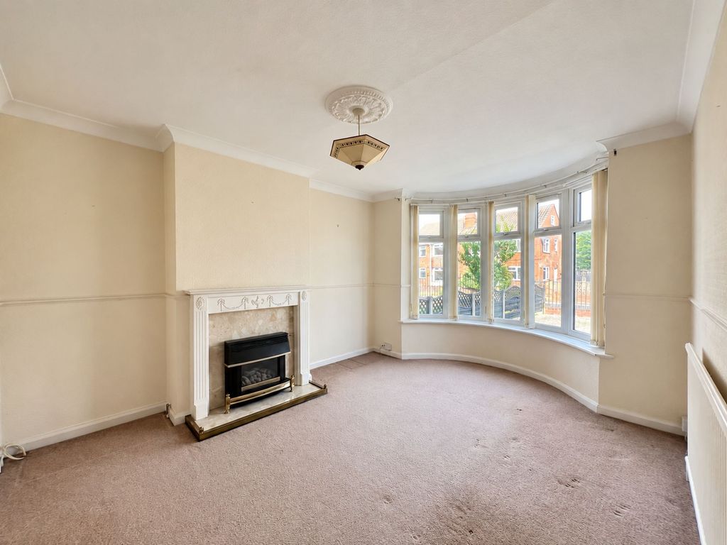 Property photo 3 of 17 Sitting Room
