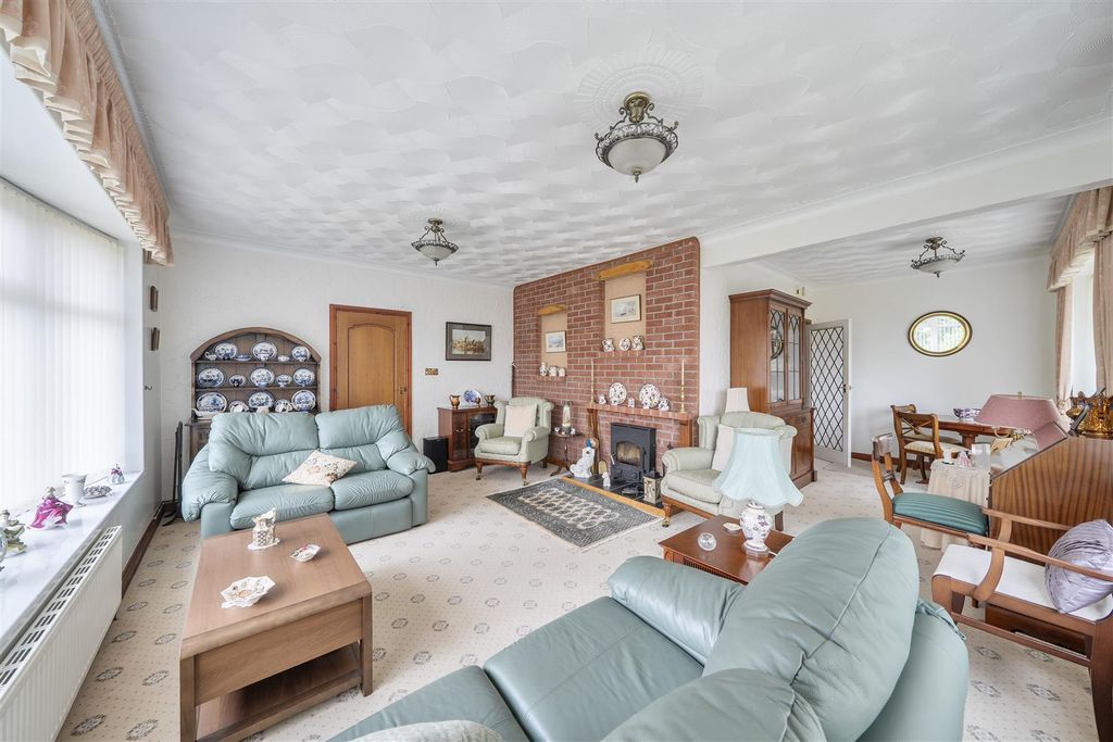 Property photo 2 of 33