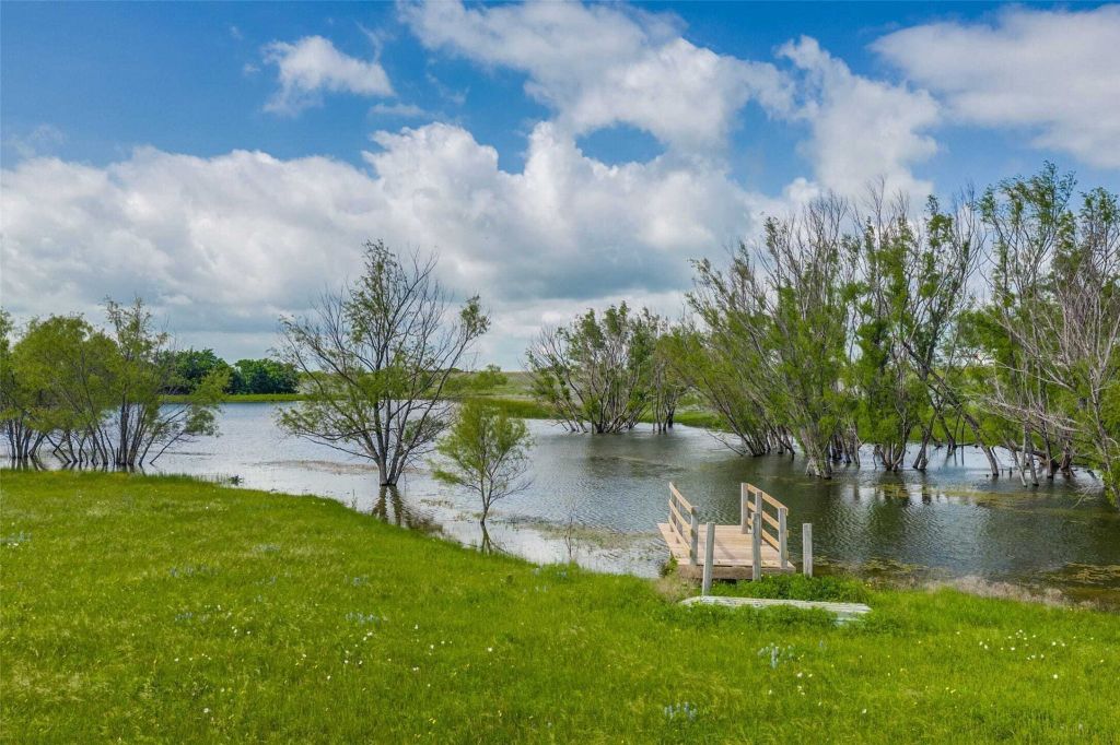 Property photo 1 of 30