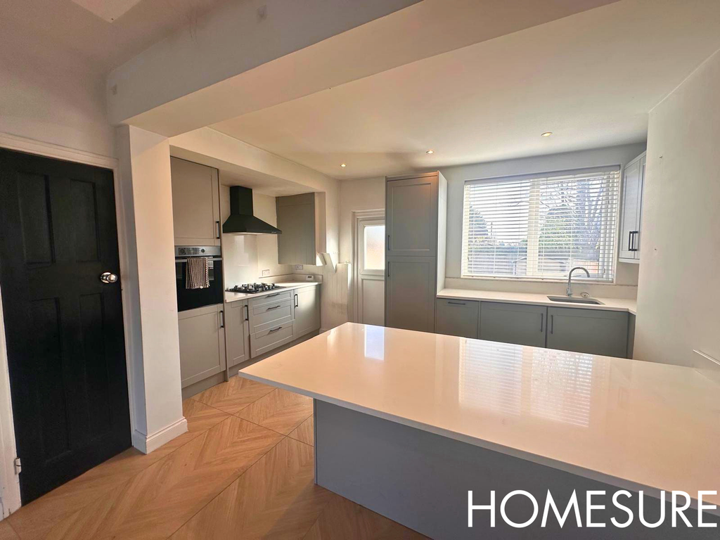 Property photo 3 of 9 Kitchen3.