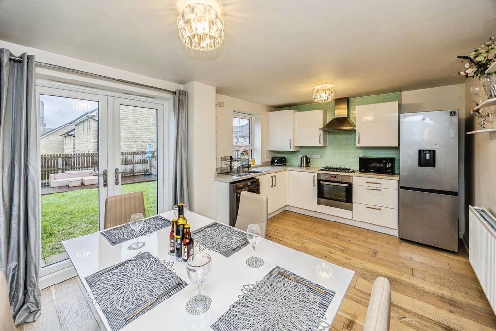 Property photo 2 of 20 Kitchen / Dining Room