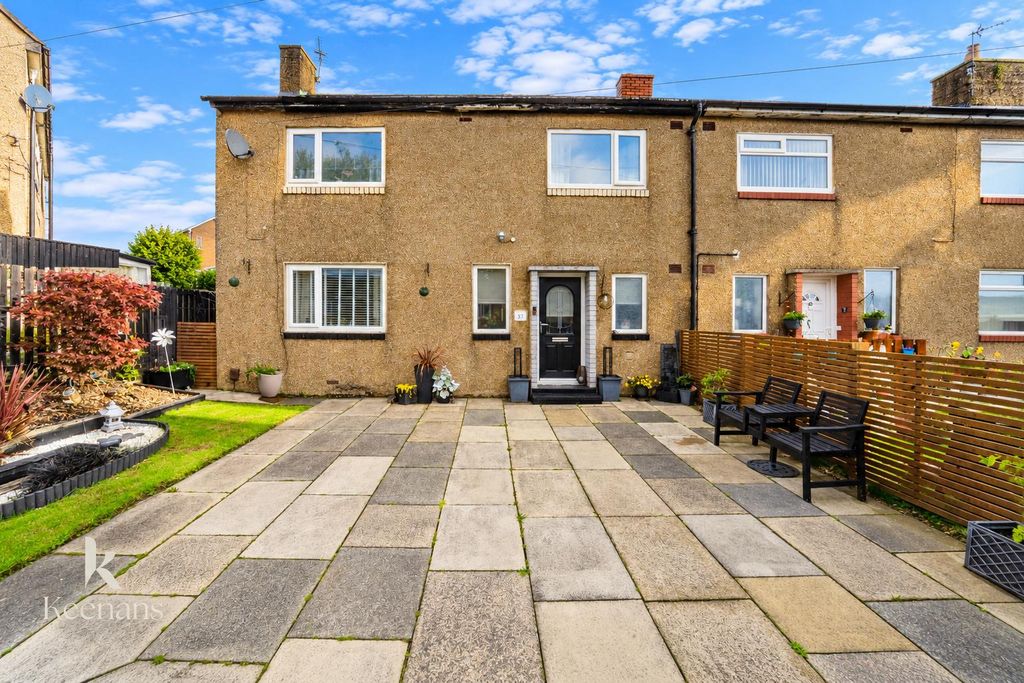 Property photo 2 of 27