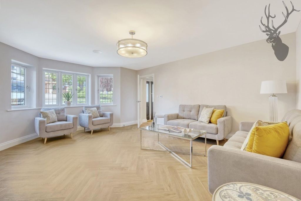 Additional image 5 of 4 bed semi-detached house for saleCrows Road, Epping CM16