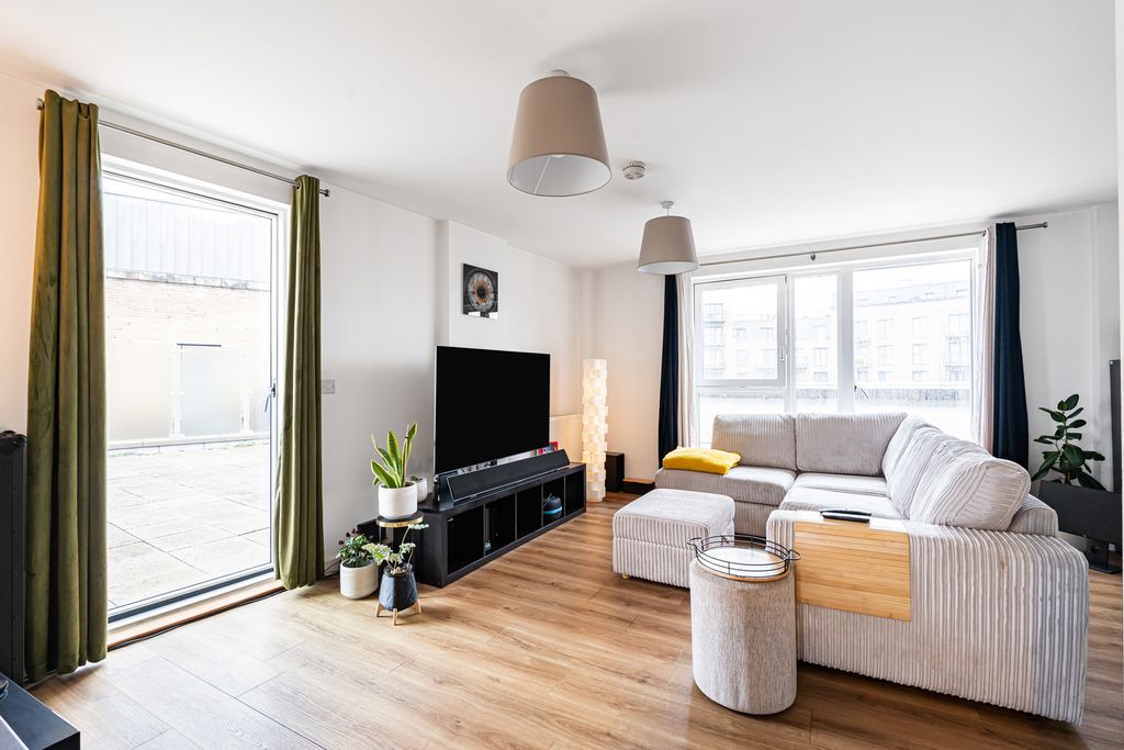 Property photo 1 of 23 Reception/Kitchen