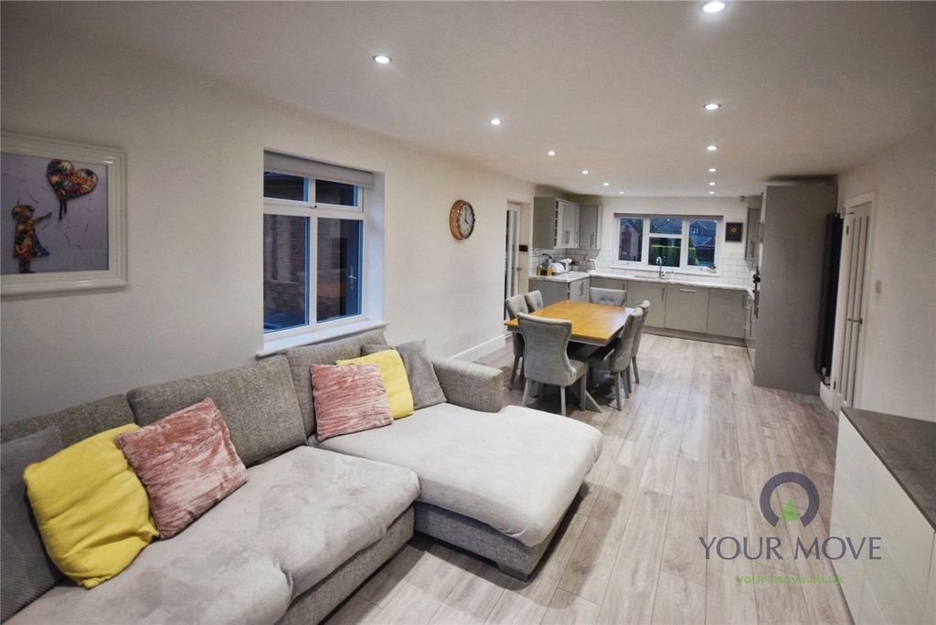 Property photo 3 of 30 Kitchen Day Room