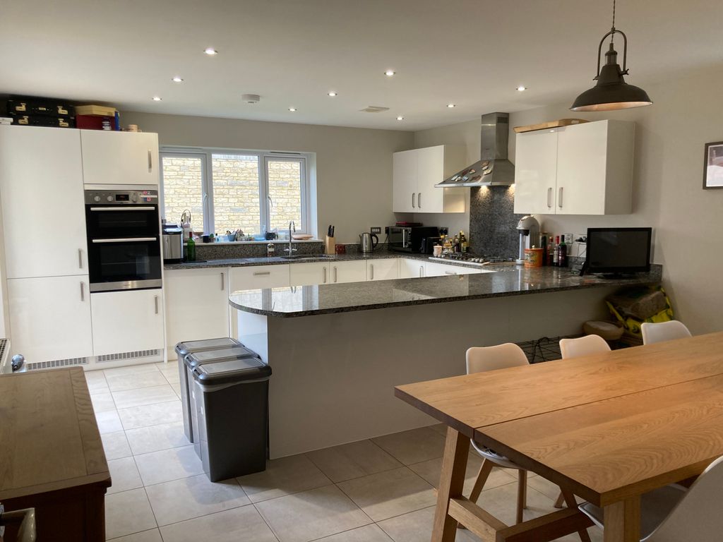 Property photo 3 of 38