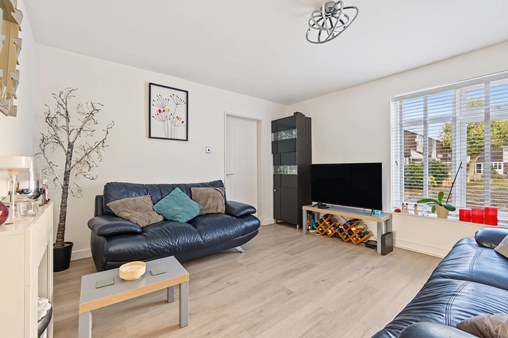 Property photo 2 of 14 5517692