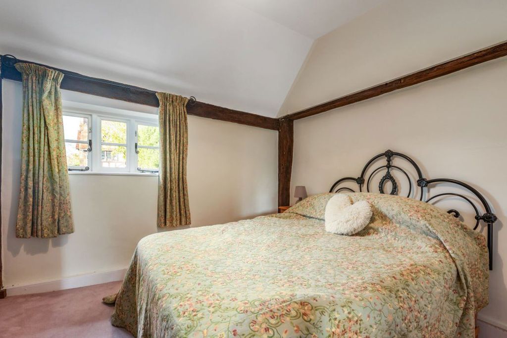 Additional image 11 of 4 bed semi-detached house to rentHever TN8