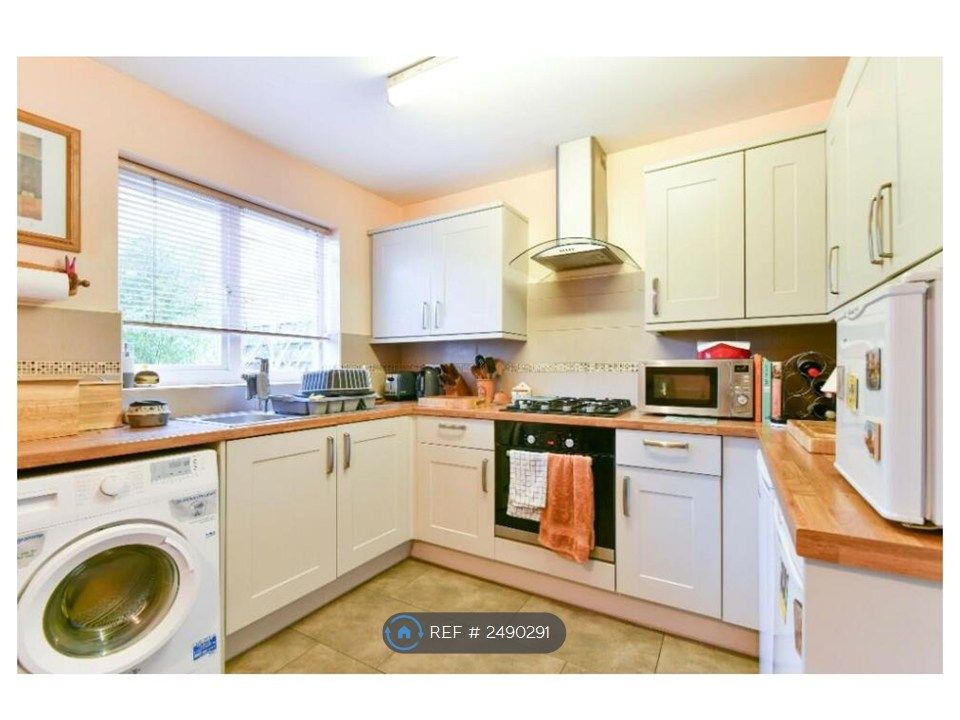 Property photo 2 of 7 Kitchen