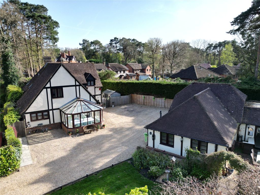 5 bed detached house for saleYoulden Drive, Camberley, Surrey GU15