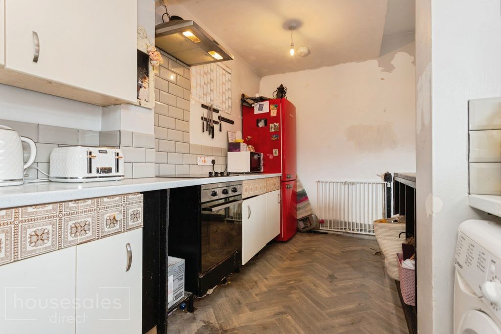 Property photo 3 of 11