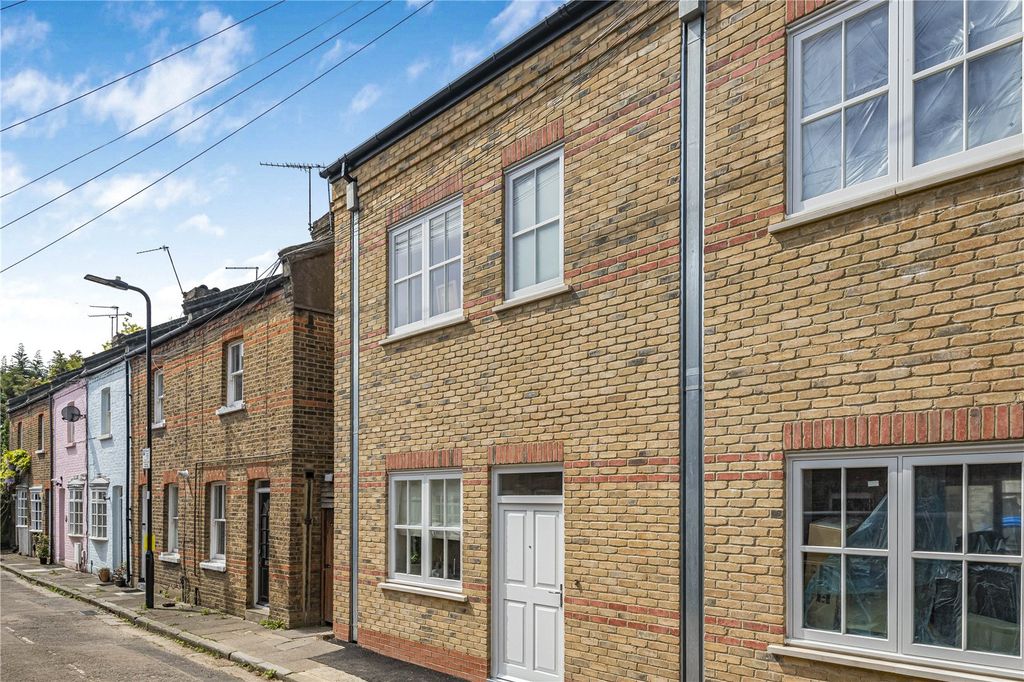 Property photo 1 of 7 External