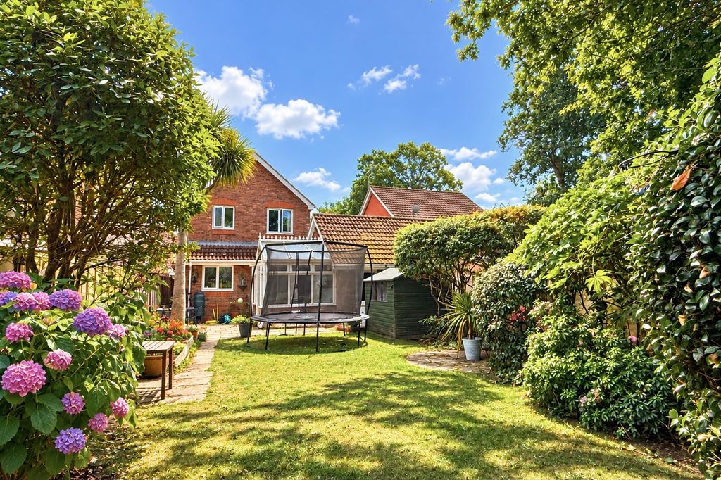 Property photo 1 of 19 Three Bedroom Detached House