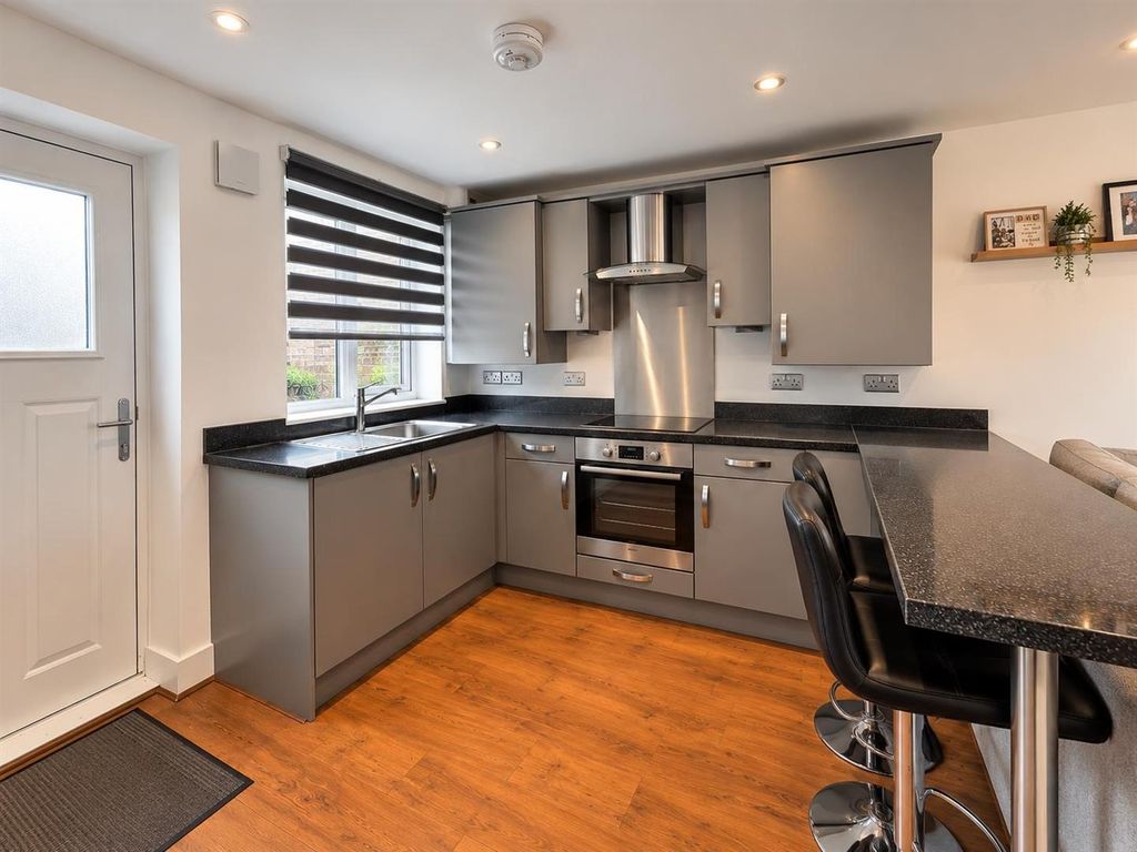 Property photo 3 of 17 Kitchen 2.Jpg