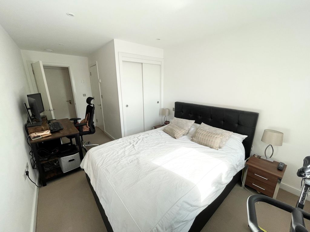 Property photo 3 of 6 Master Bedroom