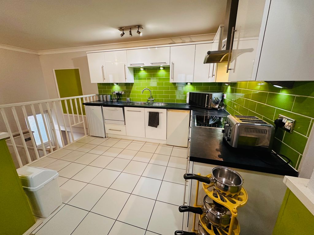 Property photo 2 of 18 Image