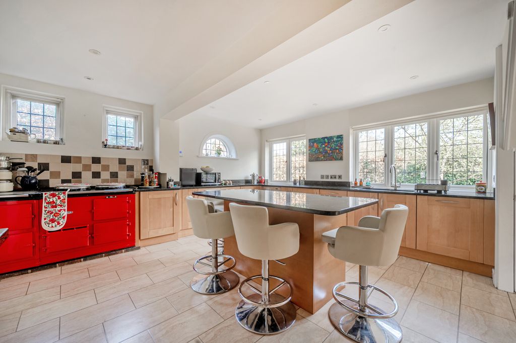 Property photo 3 of 21