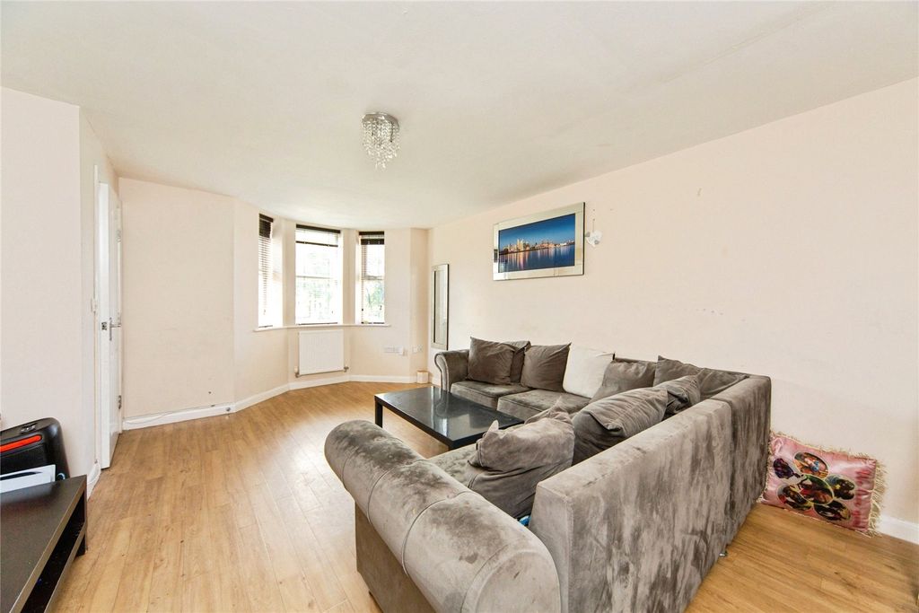 Property photo 3 of 31 Picture No. 18
