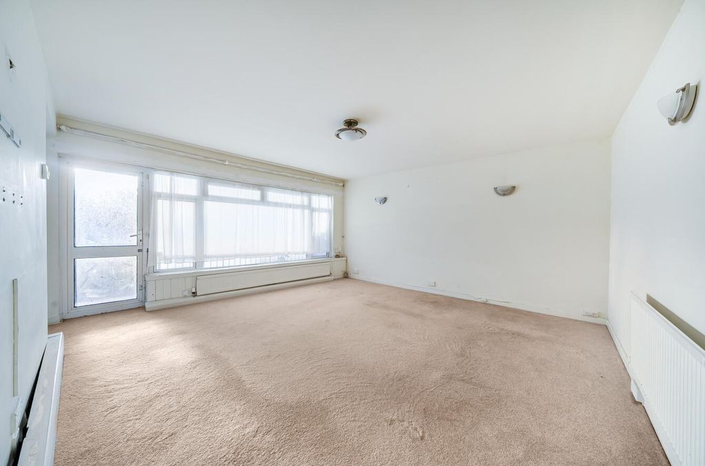 Property photo 3 of 10 Davidson Frost-Wellings,Dfw, Dene Court, Ha7, Livi