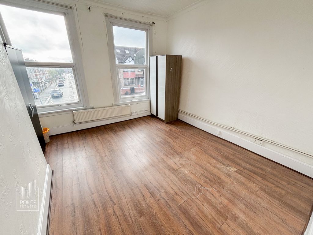 Property photo 2 of 8 Photo 7