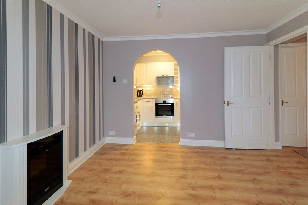 Property photo 2 of 17 Picture No. 34