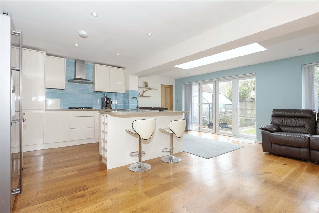 Property photo 2 of 17 Crossways_15.Jpg