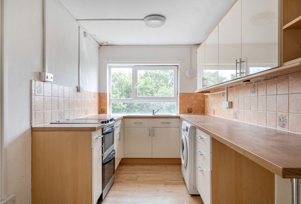 Property photo 2 of 18 1330245-13-688249...