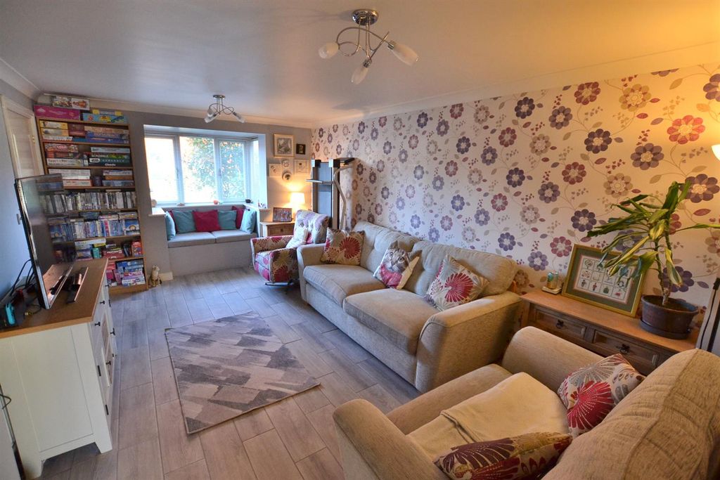 Property photo 2 of 17 Living Room