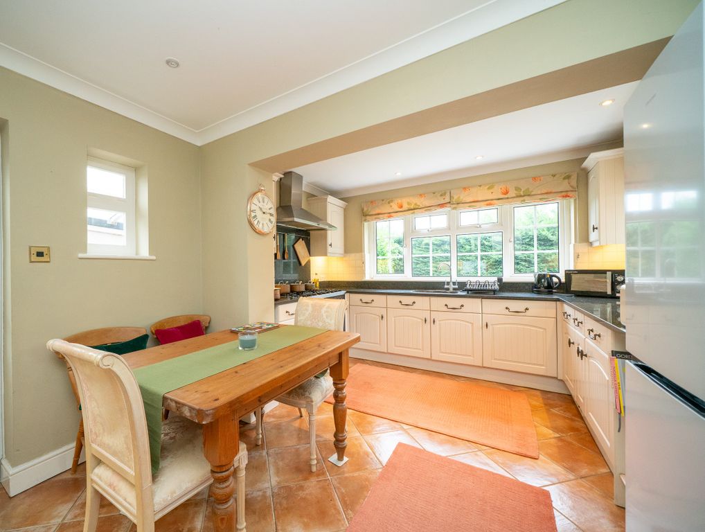Property photo 3 of 13 83-Highfield-Lane-1010