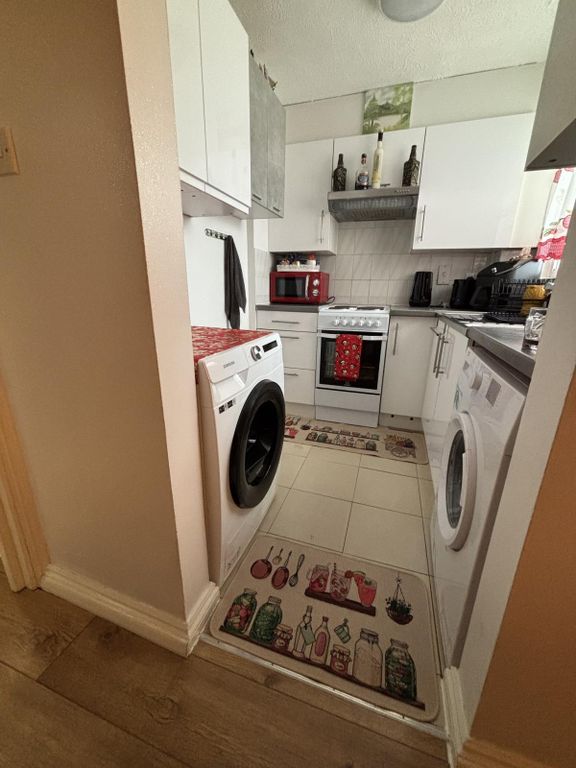 Property photo 1 of 9 2 Bed Ground Floor Flat