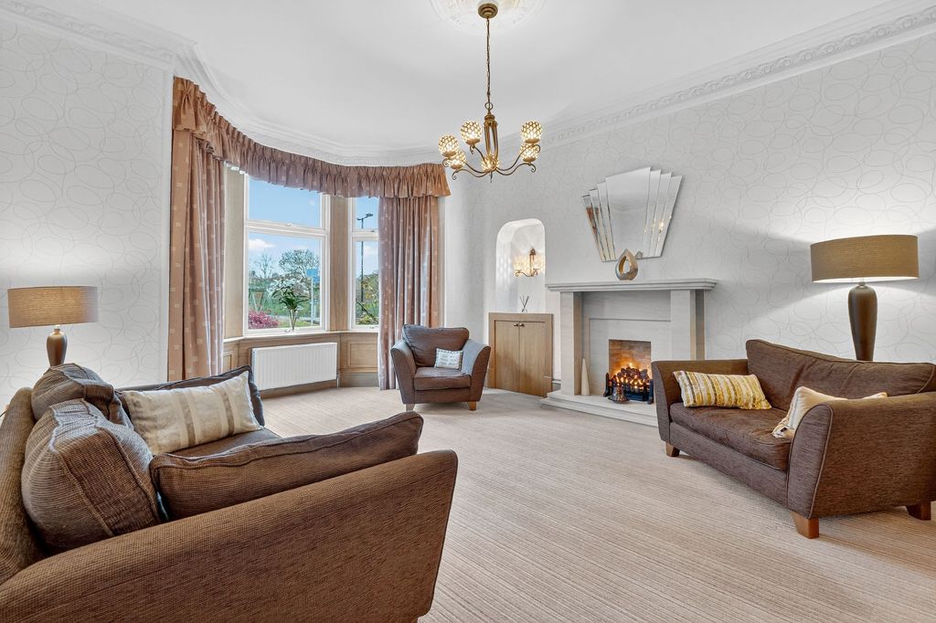 Property photo 2 of 39