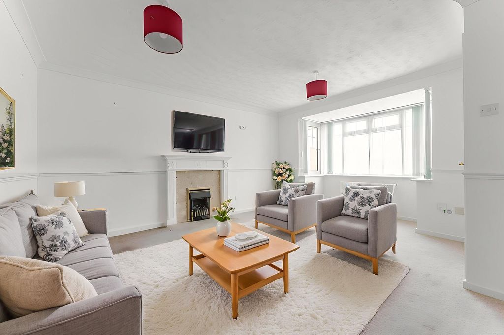 Property photo 2 of 18