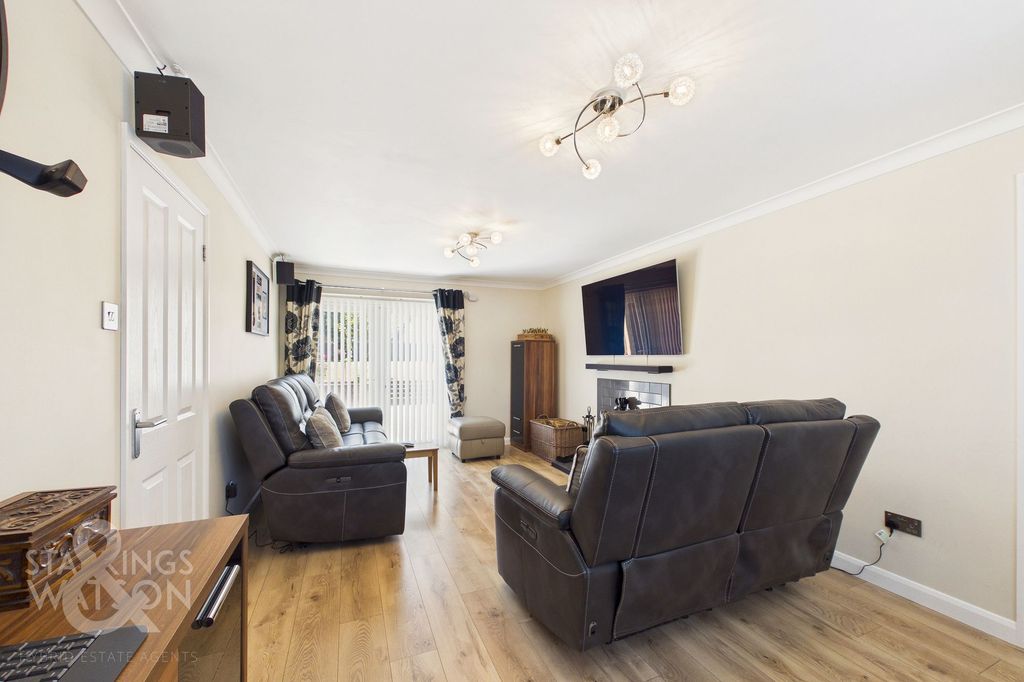 Property photo 2 of 31