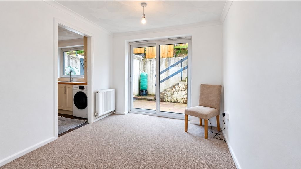 Property photo 3 of 11 Dining Area