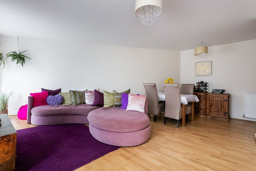 Property photo 3 of 23