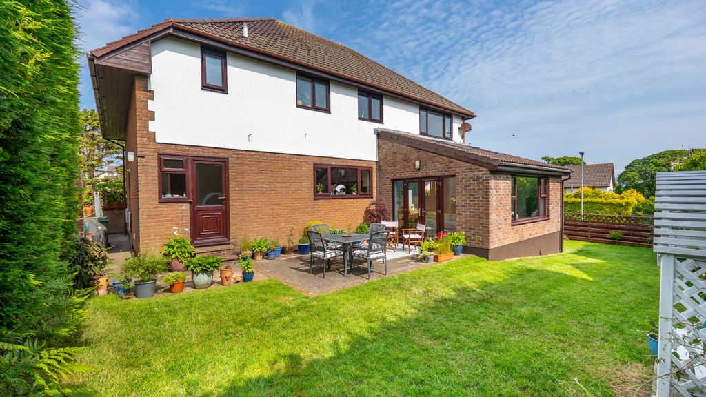 Property photo 2 of 36