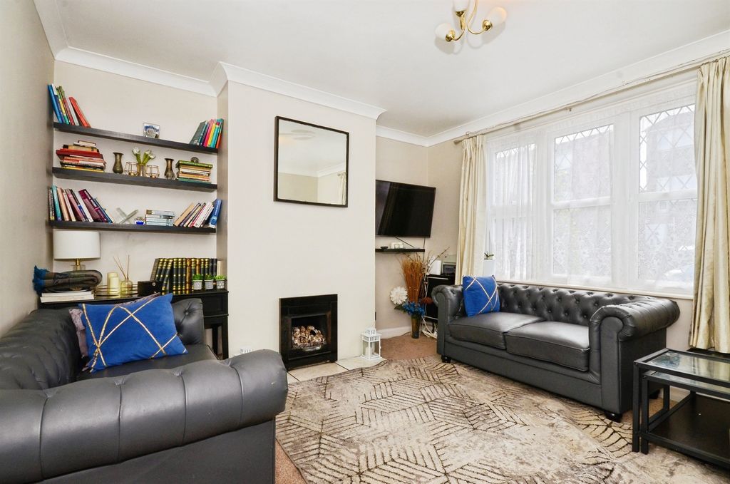 Property photo 2 of 11