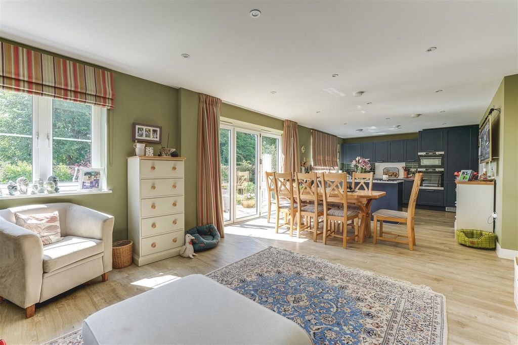 Property photo 2 of 21 Joyce Frankland Close-21.Jpg
