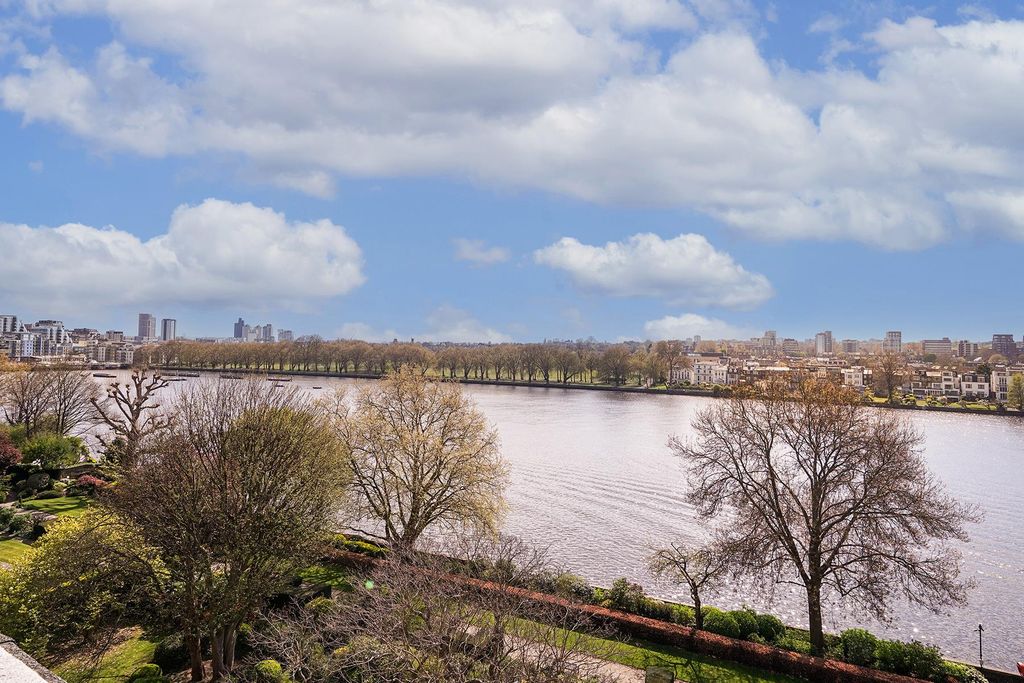 Property photo 1 of 13 Image