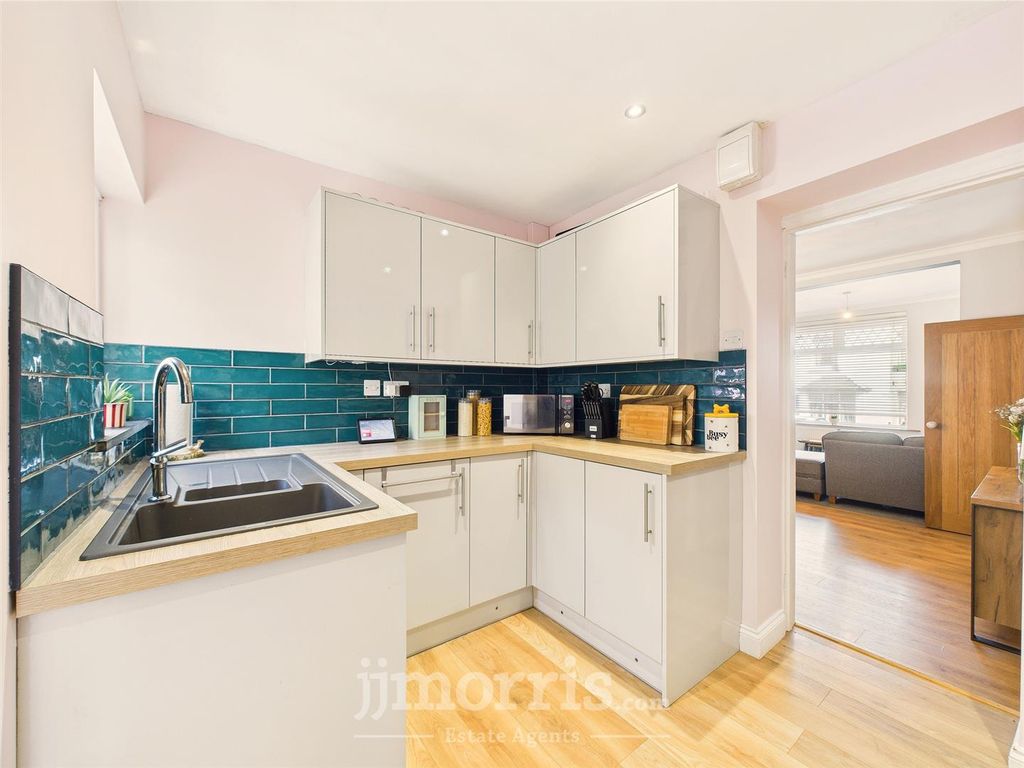 Property photo 3 of 34 Kitchen