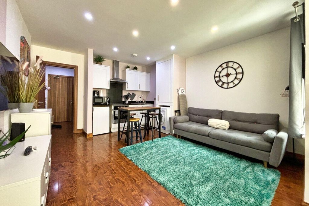 Property photo 1 of 13 Living Room
